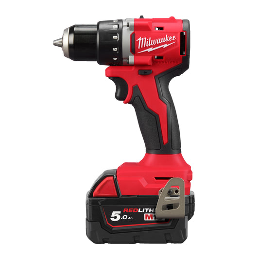 MILWAUKEE M18 Kompaktný bezuhlíkový vŕtací skrutkovač, s 2xM18B5, M12-18C & pack in BMC EU Kit version