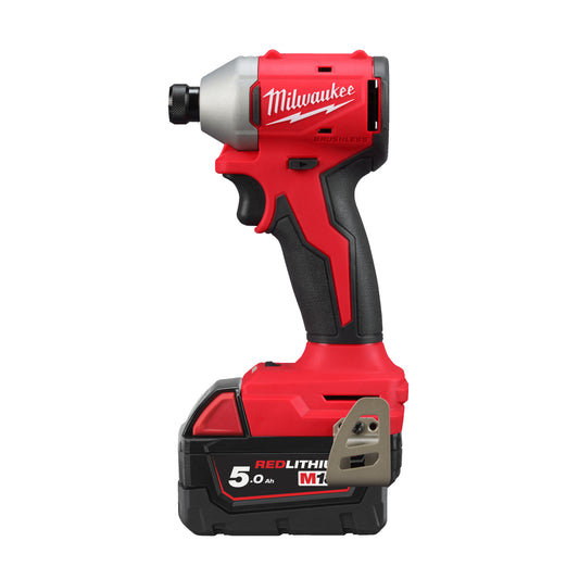 MILWAUKEE M18 Kompaktný bezuhlíkový rázový uťahovák s 3 rýchlosťami, s 2xM18B5, M12-18FC & balené v kufríku, verzia EÚ