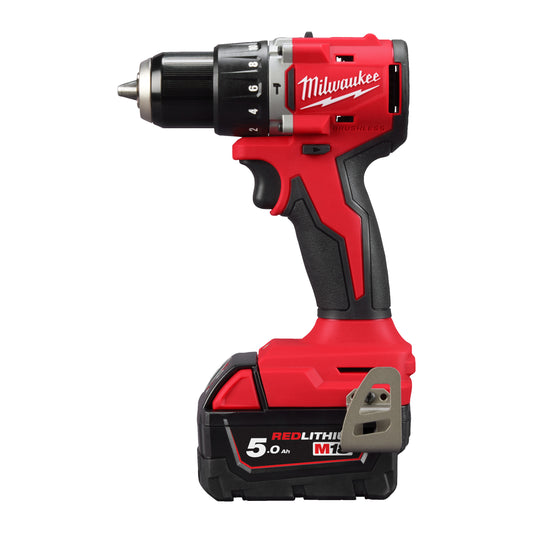 MILWAUKEE M18 Kompaktná bezuhlíková príklepová vŕtačka, s 2xM18B5, M12-18C balené v BMC, verzia EÚ